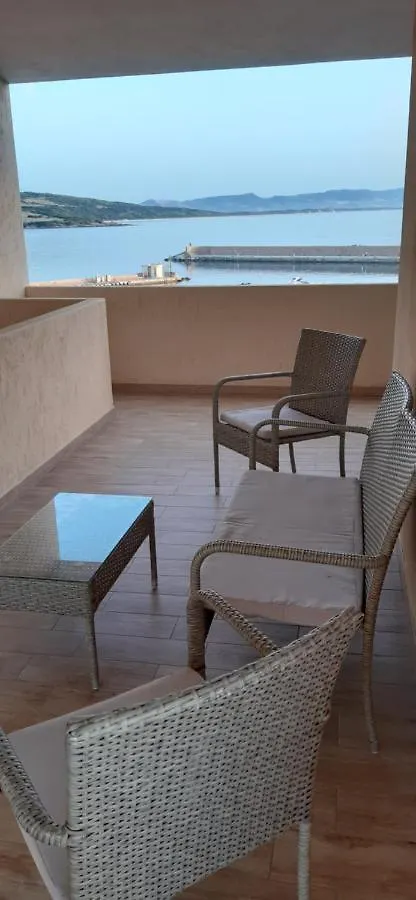 Appartamento Fronte mare attico indipendente ed esclusivo con terrazza panoramica Isola Rossa  Italia