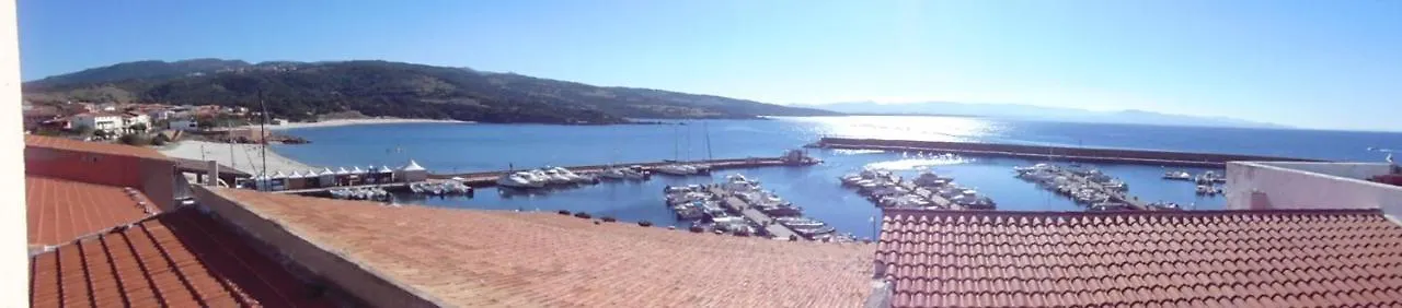 Fronte Mare Attico Indipendente Ed Esclusivo Con Terrazza Panoramica Daire Isola Rossa